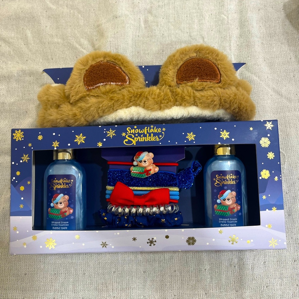 🛍️ 4 for $20 🛍️Snowflake Sprinkles Gift Set with Slippers
